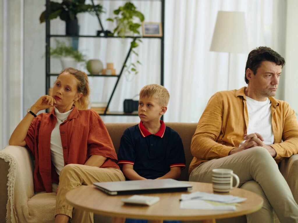 A láthatatlan megfigyelők: 6 dolog, amit a gyereked tűpontosan levesz rólad