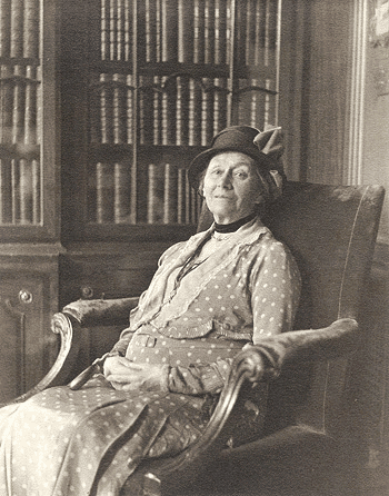 Alice Hargreaves 1932-ben, 80 évesen