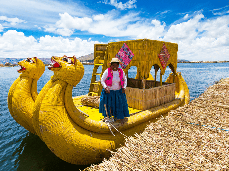 Barco de Totora a Titicaca-tóban, Peruban