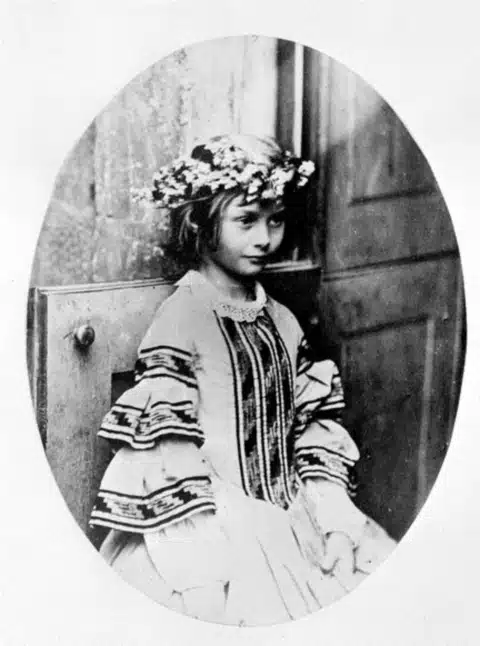 Alice Liddell, 7 éves, fényképezte Charles Dodgson (Lewis Carroll) 1860-ban