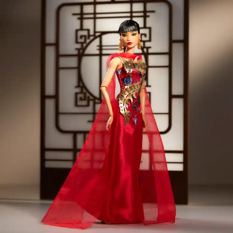 Anna May Wong úttörő kínai-amerikai színészt saját Barbie babájával tüntették ki