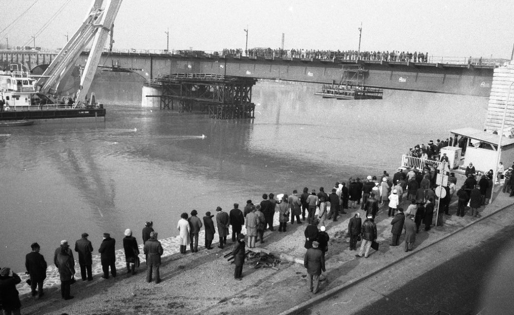 A híd kiszélesítése 1982-ben