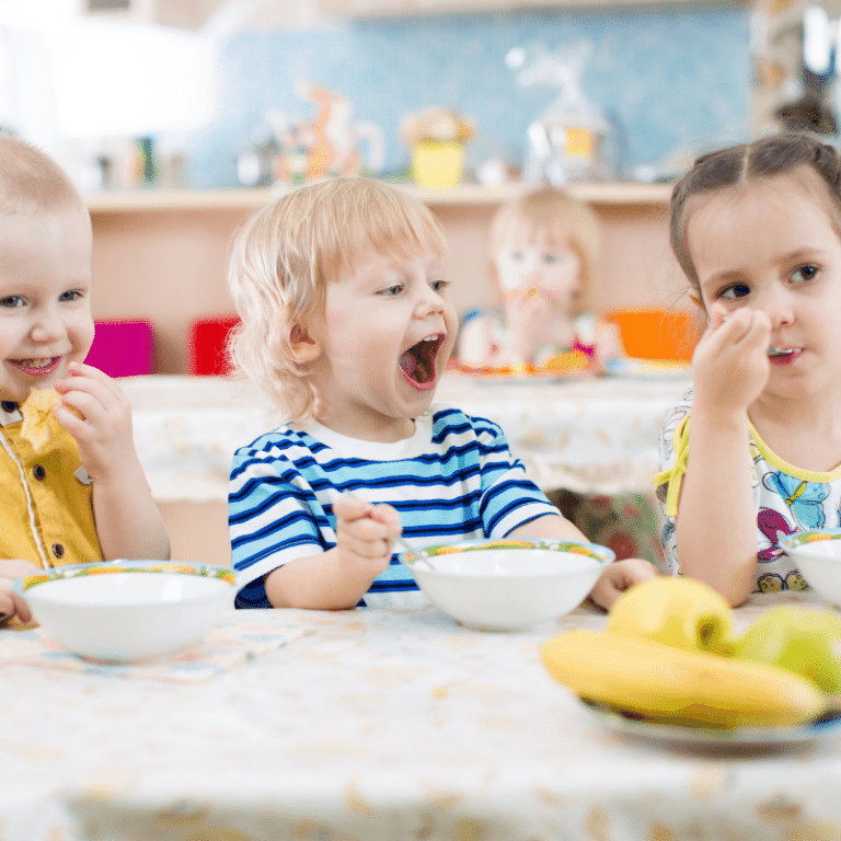 bölcsi ovi gyerekek esznek minimag