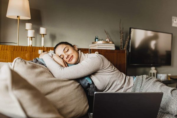 Szundi és kávézás?! egy titkos fegyver a délutáni fáradtság ellen-minimag