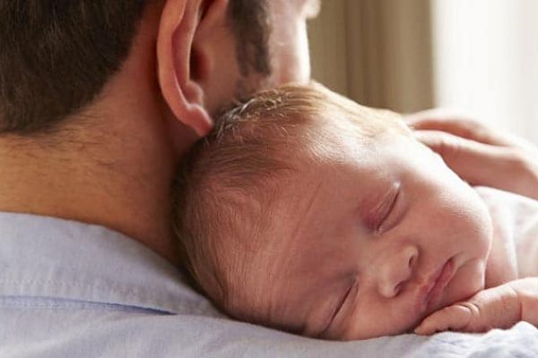 A szülés utáni első év: így alakul a baba kapcsolata az apával