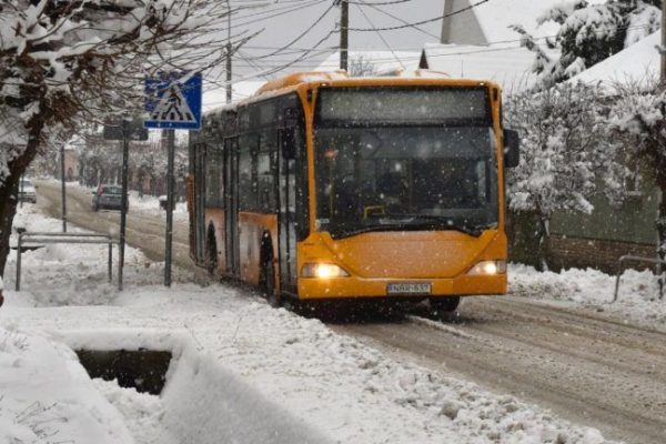 Segítettek a veresegyháziak a buszmegállóban fagyoskodó óvodásnak
