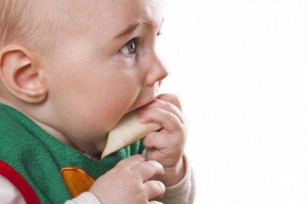 BLW: hagyjuk a babát kézzel enni!