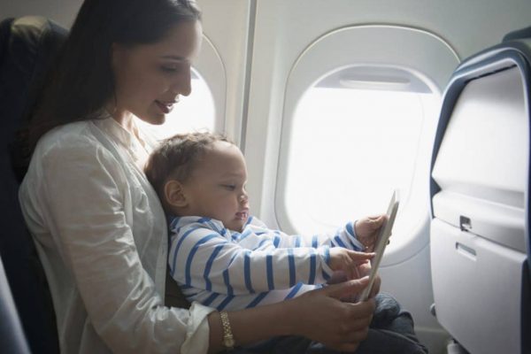 Anyatermészet: Repülőút kisgyerekkel
