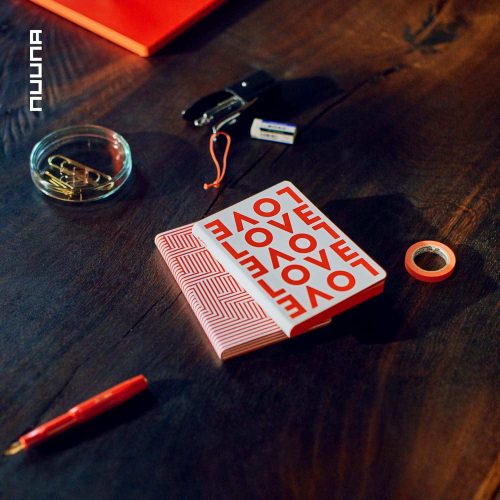 nuuna-graphic-s-love-a6-premium-jegyzetfuzet-pontozott-love-7-miniart