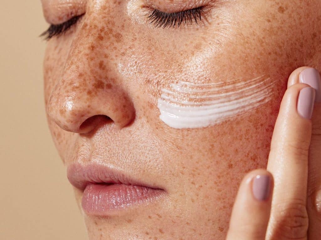 Milyen SPF 50-es fényvédőt válassz arcra 35 felett?