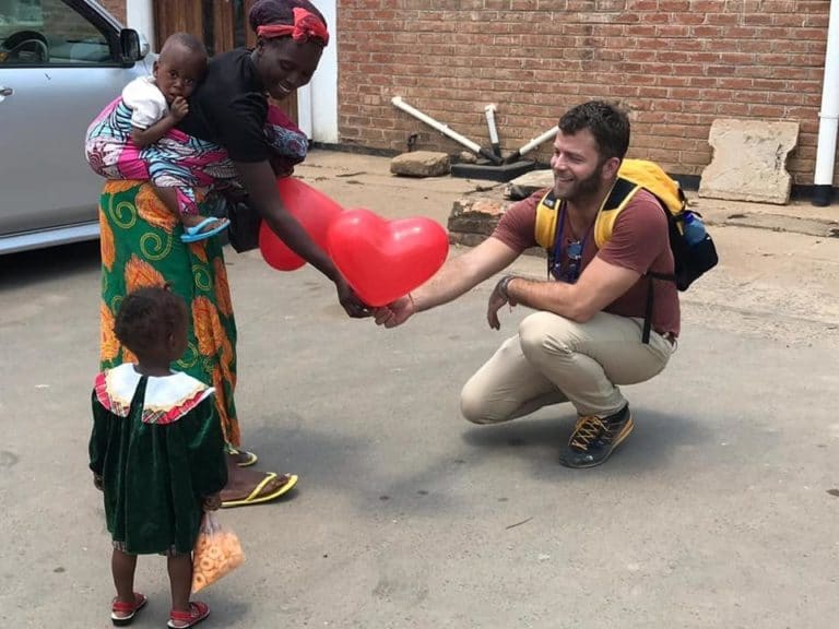 Egy magyar orvoscsoport gyerekeket operál a világ második legszegényebb országában – Malawi napló
