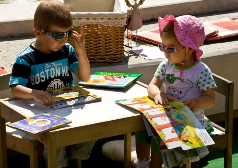 (Van!) Élet Bogyón és Babócán túl Képeskönyvek 2-3 éves mesehallgatóknak