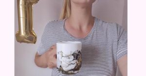 DIY Anyáknapi bögre: márványos kávézgatás
