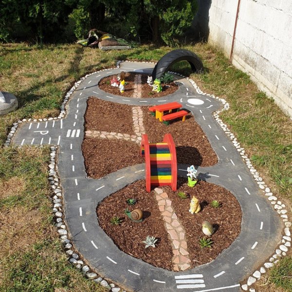 Így készíts kerti autópályát a gyereknek!