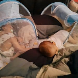 Variációk a baba alvására utazás alatt