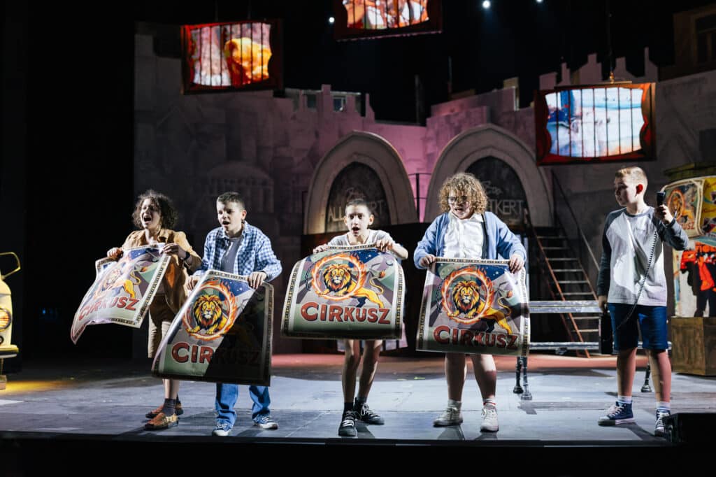 Keménykalap és krumpliorr ősbemutató a Magyar Színházban