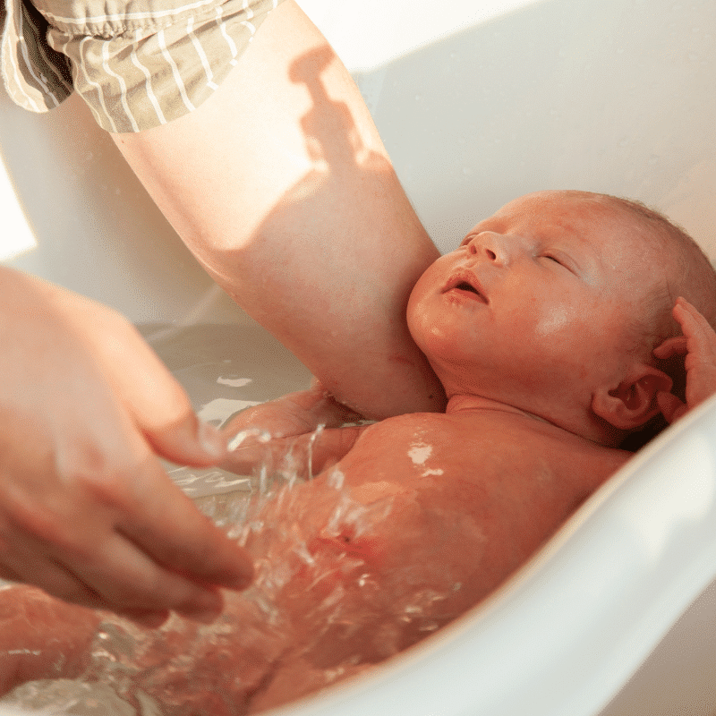 újszülött fürdetés
